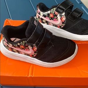 Toddler girls Nike shoes